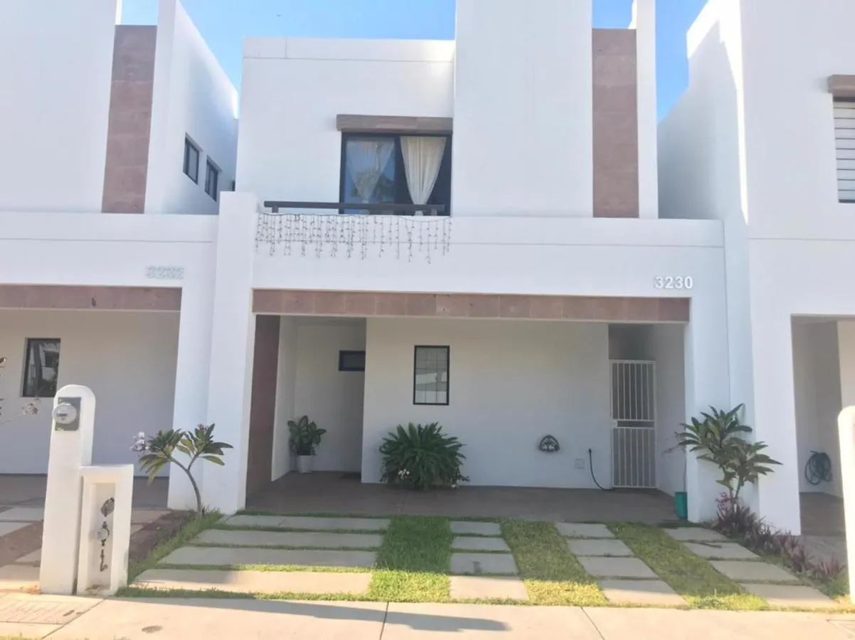 Nice House W/ Shared Pool And Close To The Beach At 马萨特兰